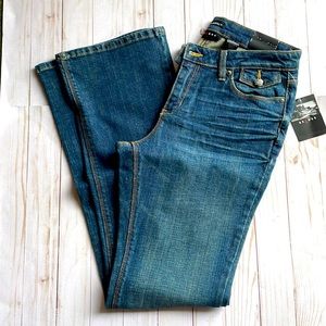 NWT Size 8 Axcess Stretch Favorite Fit Low Rise Modern Fit Boot Cit Blue Jeans